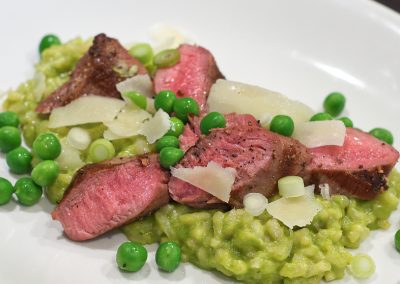 Lammfilet vom irischen Salzwiesenlamm auf Frühlingsrisotto