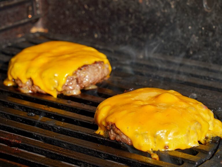 Burger Patties Grillen – 7 Tipps für den perfekten Cheeseburger