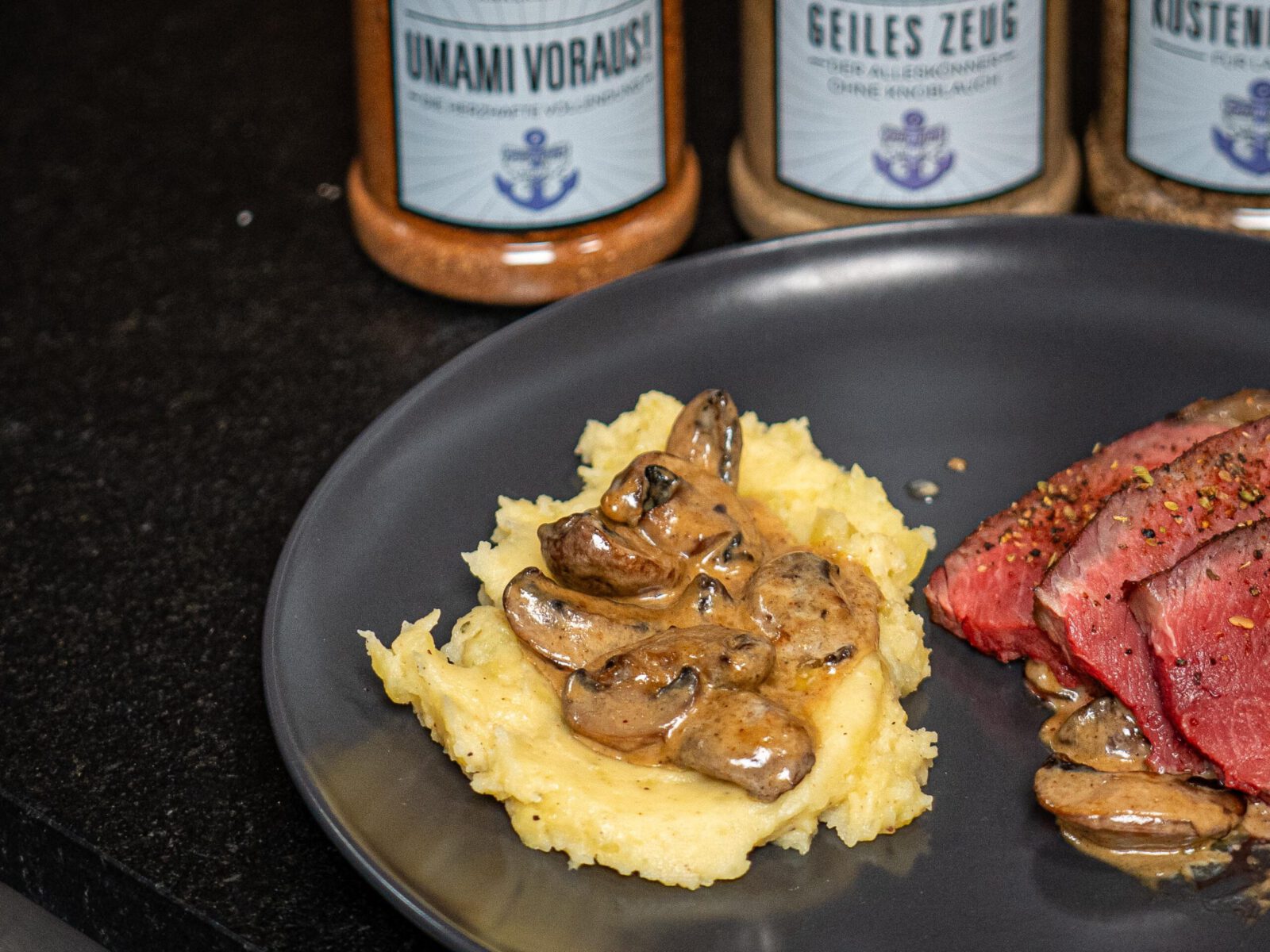 Rahmchampignons auf Kartoffelstampf