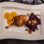 Markeruper Entenkeule mit Herzogin-Kartoffeln und Rotkohl